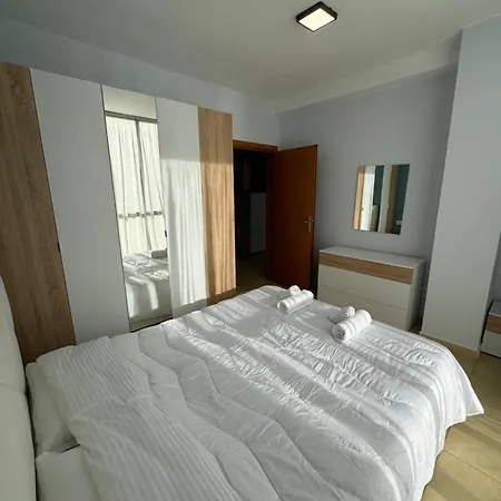 Seainthemiddle * Durres