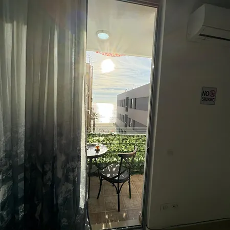 Seainthemiddle Apartment *