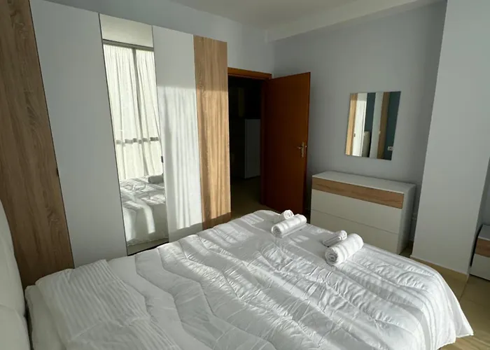 Seainthemiddle * Durrës