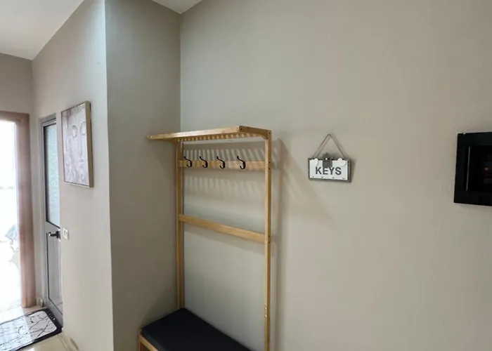 Seainthemiddle * Durrës